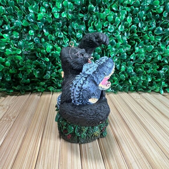 CARLTON CARDS HEIRLOOM KING KONG TO THE RESCUE ORNAMENT #148 - Picture 6 of 9